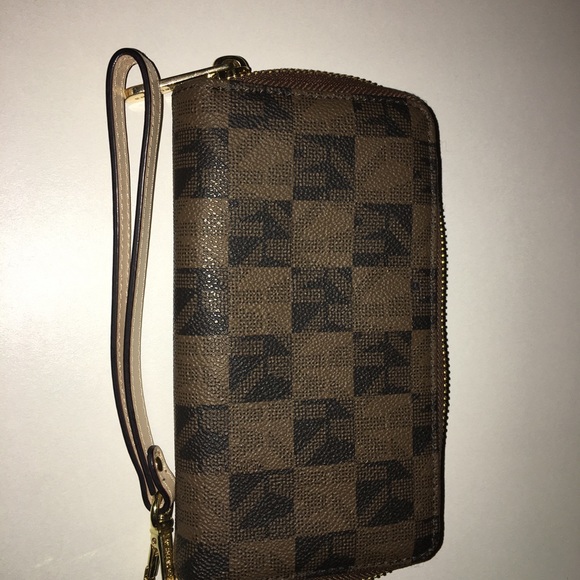 Michale Kors Handbag with matching clutch - Picture 6 of 7